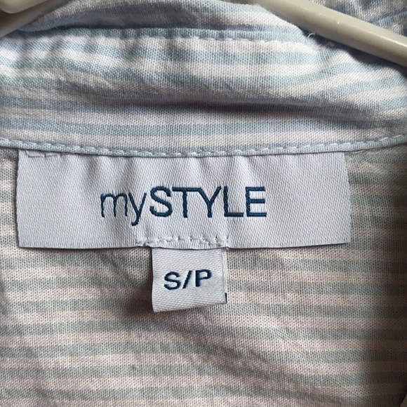 2 for 25 💗 Striped Lightweight Button Up - Picture 5 of 7